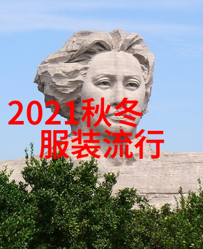 2023年流行穿搭技巧粉色卫衣的时尚搭配方法