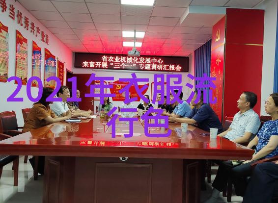 2021年春夏妆容流行趋势戴上苍焰库克Rado瑞士雷达表释放硬核魅力