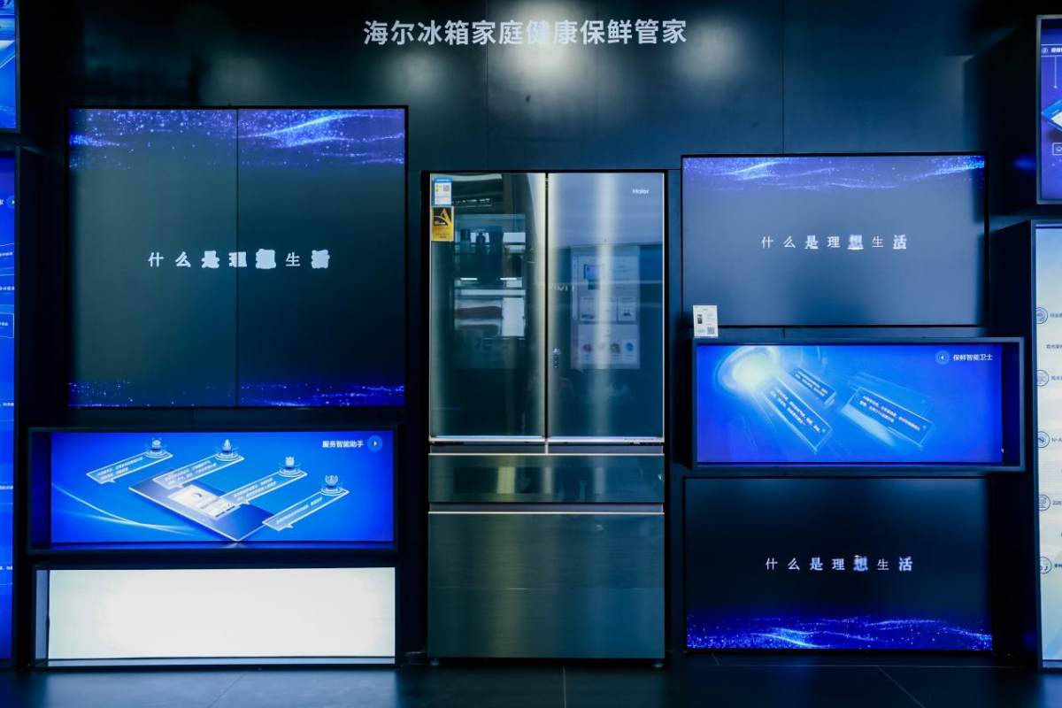 饭桌上的隐私张开腿让公看欧美片的禁忌与挑战