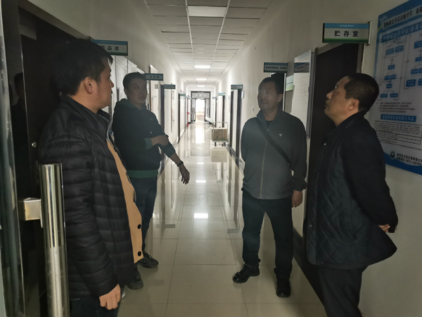 人物如何正确应用化妆水作为护肤化妆全部顺序步骤中的重要环节