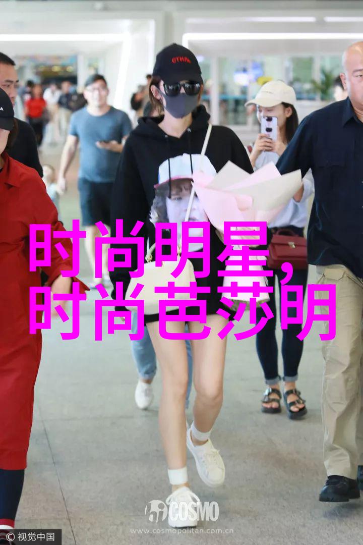 他在街上用遥控器要我城市里的神秘邀约