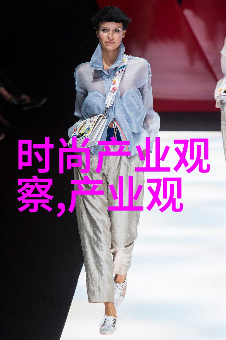 秋冬时尚风向披风长裤与复古元素的协同回潮