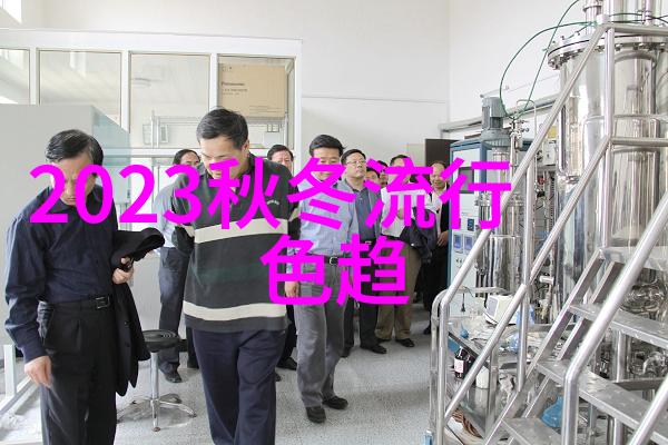 人物如何正确涂抹粉底液掌握基础化妆品使用技巧