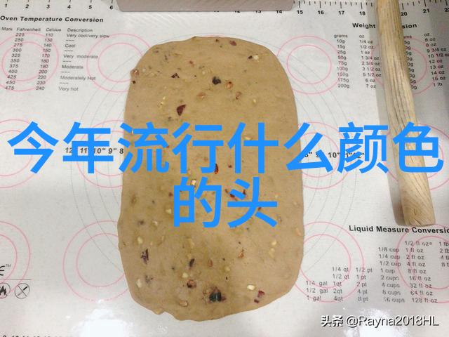 春日时光吴宣仪如同花朵般绽放她的黑色呢外套是夜空下的星辰而黑格子短裙则是清晨露珠的闪耀内搭外展甜美笑