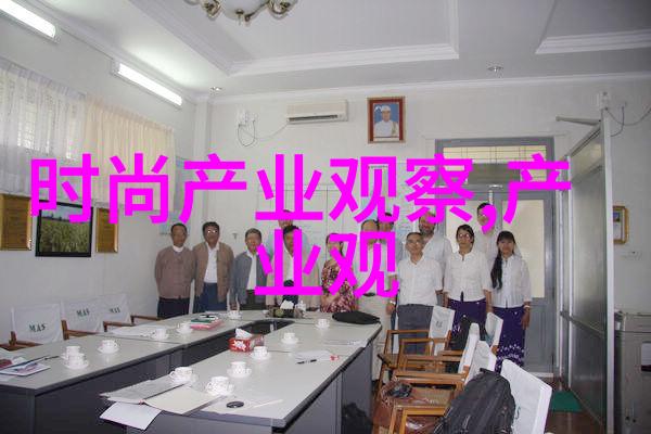 2023-2024流行色真我系列缤纷彩宝机械腕表宛若时尚大师的新作璀璨亮相于 wrists的舞台