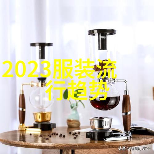 2022年女夏装裙装流行趋势 - 轻盈绽放2022年夏季女生裙摆设计的新颖尝试